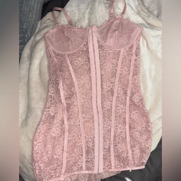 Fashion nova lace slip dress - Picture 3 of 6